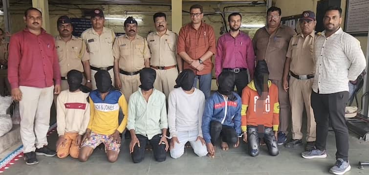 Kalyan Crime News Robbery in Devagiri Express 10 to 15 passengers robbed at gunpoint Eight including two minors arrested Kalyan Crime : देवगिरी एक्स्प्रेसमध्ये दरोडा, 10 ते 15 प्रवाशांना शस्त्राचा धाक दाखवून लुटलं; दोन अल्पवयीन मुलांसह आठ जण अटकेत