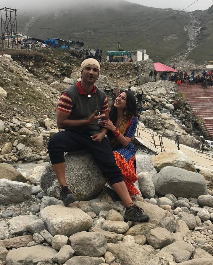 सारा ने आगे लिखा कि, मैं अगस्त 2017 में वापस जाने के लिए कुछ भी करूंगी और इस फिल्म के हर सीन फिर से शूट करना चाहती हूं, हर पल को फिर से जीना चाहूंगी.