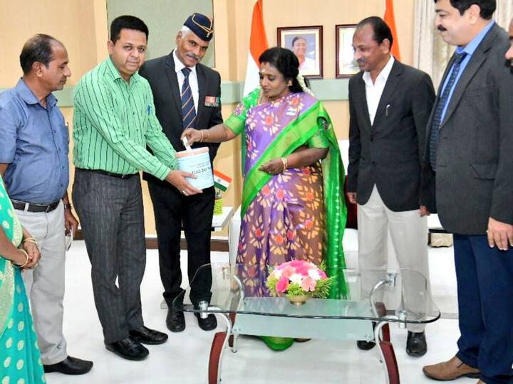 Guv Soudararajan making a contribution to the Armed Forces Flag Day Fund at the Raj Bhavan.