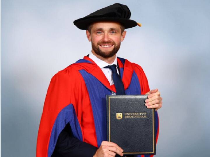 England pacer Chris Woakes obtained doctorate from Birmingham University क्रिकेट में ही नहीं, पढ़ने में भी अव्वल हैं क्रिस वोक्स, बर्मिंघम यूनिवर्सिटी से हासिल की डॉक्टरेट की उपाधि