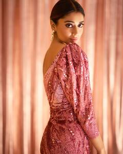 Shriya Saran : பார்டி உடையில் அசத்தும் ஸ்ரேயா சரணின் லேட்டஸ்ட் போட்டோஸ்!