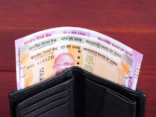 Money Upay: ધનની કમી અને કર્જનો બોજ વહન કરી રહ્યાં છો? આ અચૂક ઉપાયથી થશે સમસ્યા દૂર