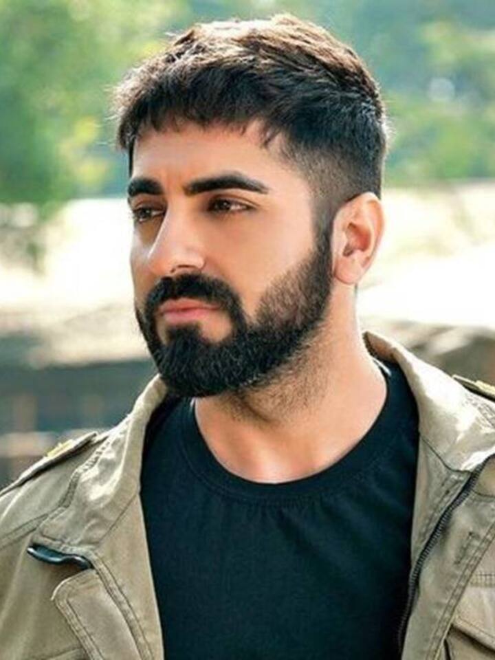 डायरेक्टर अभिषेक कपूर की रिपोर्ट्स के मुताबिक, अपनी फिल्म चंडीगढ़ करे आशिकी के लिए पहले सुशांत सिंह राजपूत को कास्ट करने वाले थे. मगर, ये किस्मत को मंजूर नहीं था और सुशांत सिंह की मौत के बाद निर्देशक ने आयुष्मान खुराना (Ayushmann khurrana) को उनकी जगह कास्ट किया.