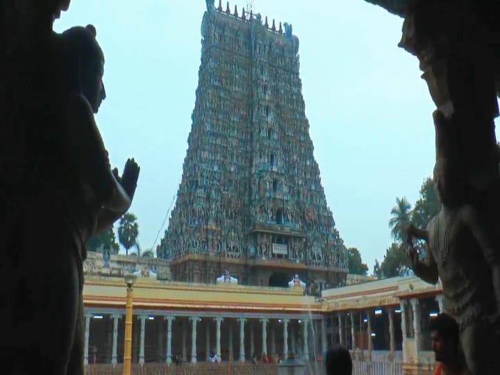 Madurai  Temple: ஆங்கில புத்தாண்டையொட்டி மதுரை மீனாட்சியம்மன் கோயிலில் பக்தர்கள் சாமி தரிசனம்