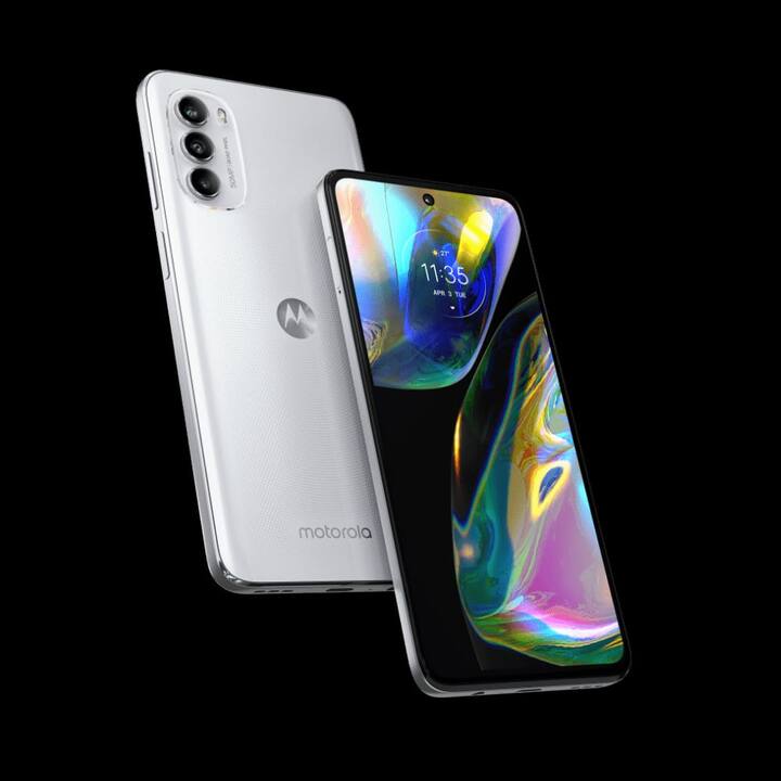 Moto G82 5G : Moto G82 में 6.6-इंच 10-बिट pOLED डिस्प्ले है, जो 120Hz रिफ्रेश रेट के साथ आती है. इसमें 360Hz टच सैंपलिंग रेट है. Moto G82 का वजन केवल 173 ग्राम और मोटाई 7.9 मिमी है. इसमें 50-मेगापिक्सल का प्राइमरी रियर कैमरा है. Moto G82 में स्नैपड्रैगन 695 SoC, 33W चार्जिंग के साथ 5,000mAh की बैटरी और एक स्टॉक Android 12 ऑपरेटिंग सिस्टम मिलता हैं. Moto G82 को आप फ्लिपकार्ट से 19,999 रुपये की कीमत में खरीद सकते हैं. फोन सिंगल स्टोरेज ऑप्शन 6GB RAM + 128GB में आता है.
