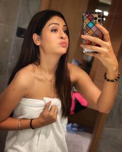 Payal Rajput Selfie: बाथरूम में टॉवल ओढ़े पायल राजपूत ने शेयर की सेल्फी, तस्वीरें देख नजरें नहीं हटा पाएंगे आप