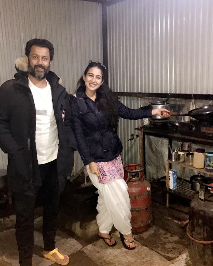तस्वीरें शेयर करते हुए सारा ने लिखा कि, 4 साल पहले मेरा सबसे बड़ा सपना सच हुआ. ये अभी भी एक सपने जैसा लगता है और अब शायद हमेशा रहेगा.