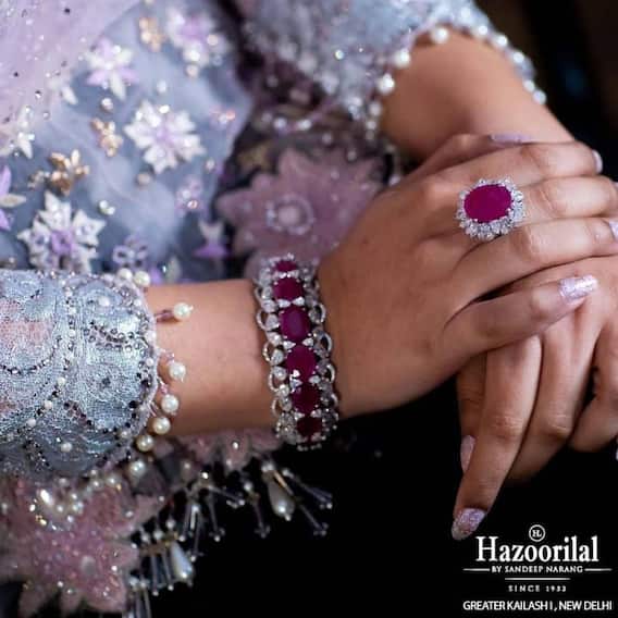 Latest Kangan Designs: आपकी कलाई की खूबसूरती पर चार चांद लगा देंगे ये खूबसूरत और ट्रेंडी कंगन के डिजाइन, मिलेगा क्लासी लुक