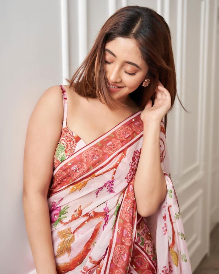 अभिनेत्री देखील तिच्या प्रियजनांशी संपर्क साधण्याची कोणतीही संधी सोडत नाही. (फोटो सौजन्य :shivangijoshi18/इंस्टाग्राम)