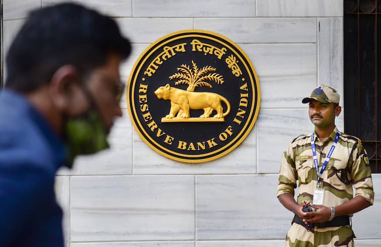 Adani Group debt: RBI asks Indian banks for details of exposure to Adani Group - Report Adani Group debt: હવે અદાણી ગ્રુપ પર ચાલ્યો RBI નો દંડો! ભારતીય બેંકો પાસે અદાણી ગ્રુપને આપેલી લોનની વિગતો માગી
