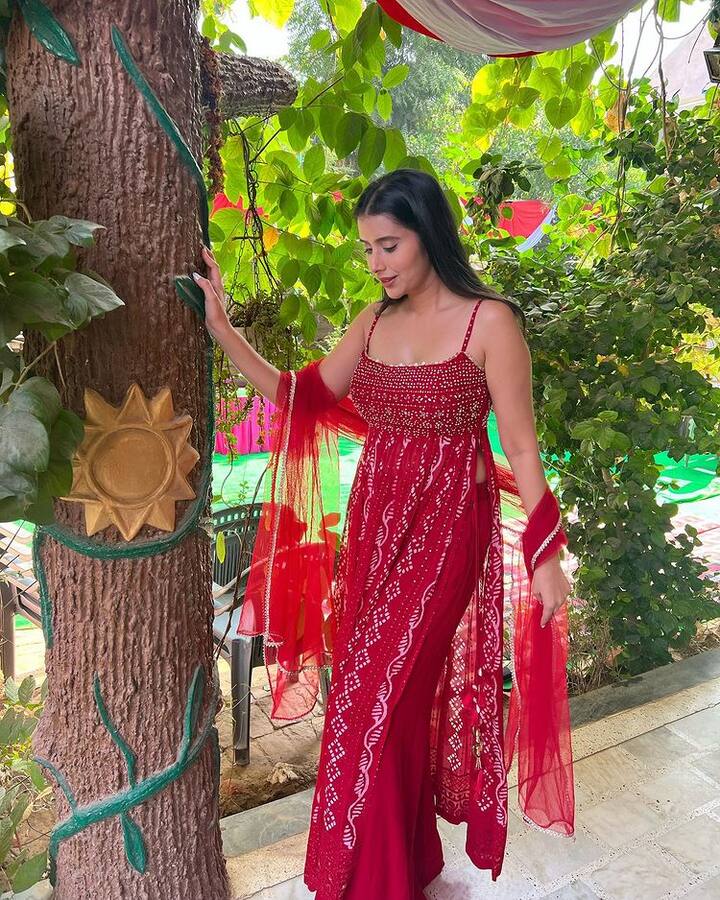 તમામ તસવીરો ઇન્સ્ટાગ્રામ પરથી લેવામા આવી છે.
