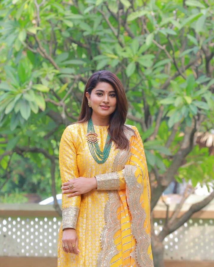 சின்னத்திரை நிகழ்ச்சிகளில் அவ்வப்போது பங்கேற்று வருகிறார்.