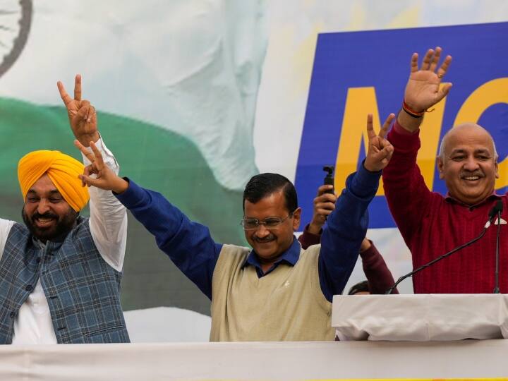 Delhi MCD Election Result Arvind Kejriwal AAP Biggest Challenge Ghazipur landfill and Other Sites कैसे तोड़ेंगे कूड़े के इतने बड़े पहाड़ दिल्ली के 