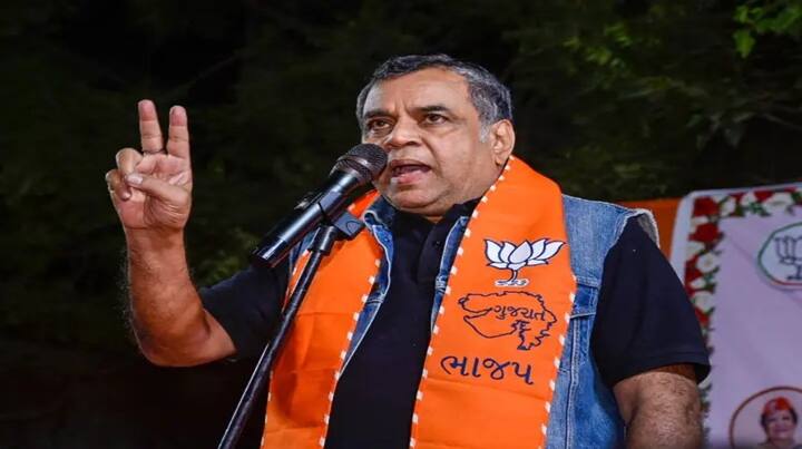 Paresh Rawal Bengal Controversy: ਪਰੇਸ਼ ਰਾਵਲ ਨੇ 2 ਦਸੰਬਰ ਨੂੰ ਆਪਣੇ ਵਿਵਾਦਿਤ ਬਿਆਨ ਲਈ ਮੁਆਫੀ ਮੰਗੀ ਸੀ। ਉਨ੍ਹਾਂ ਨੇ ਕਿਹਾ ਸੀ ਕਿ ਬਿਆਨ ਗੈਰ-ਕਾਨੂੰਨੀ 'ਬੰਗਲਾਦੇਸ਼ੀਆਂ ਅਤੇ ਰੋਹਿੰਗਿਆ' ਦੇ ਸੰਦਰਭ 'ਚ ਸੀ।