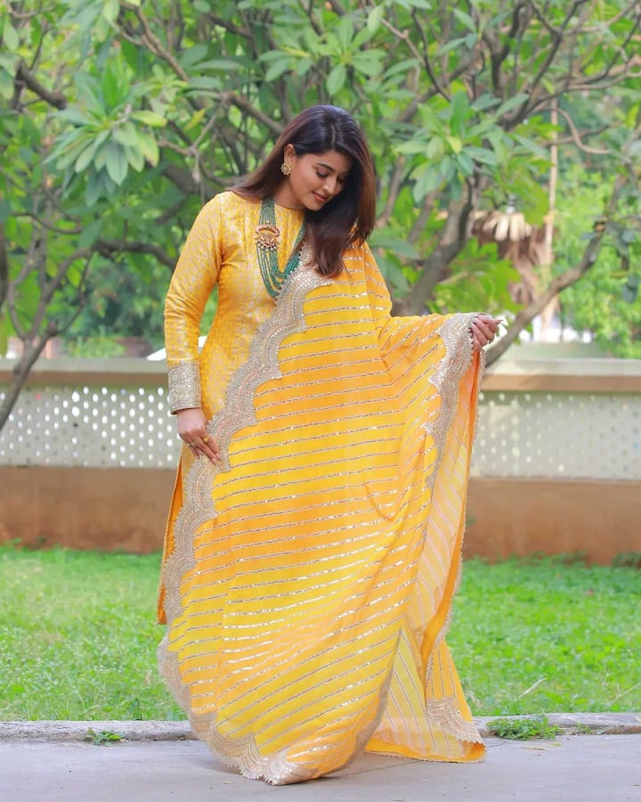 ஸ்வீட்டான ஹஸ்பண்ட் க்யூட்டான குழந்தைகள் என லைஃப்பில் செட்டில் ஆகிவிட்டார் நடிகை சினேகா.
