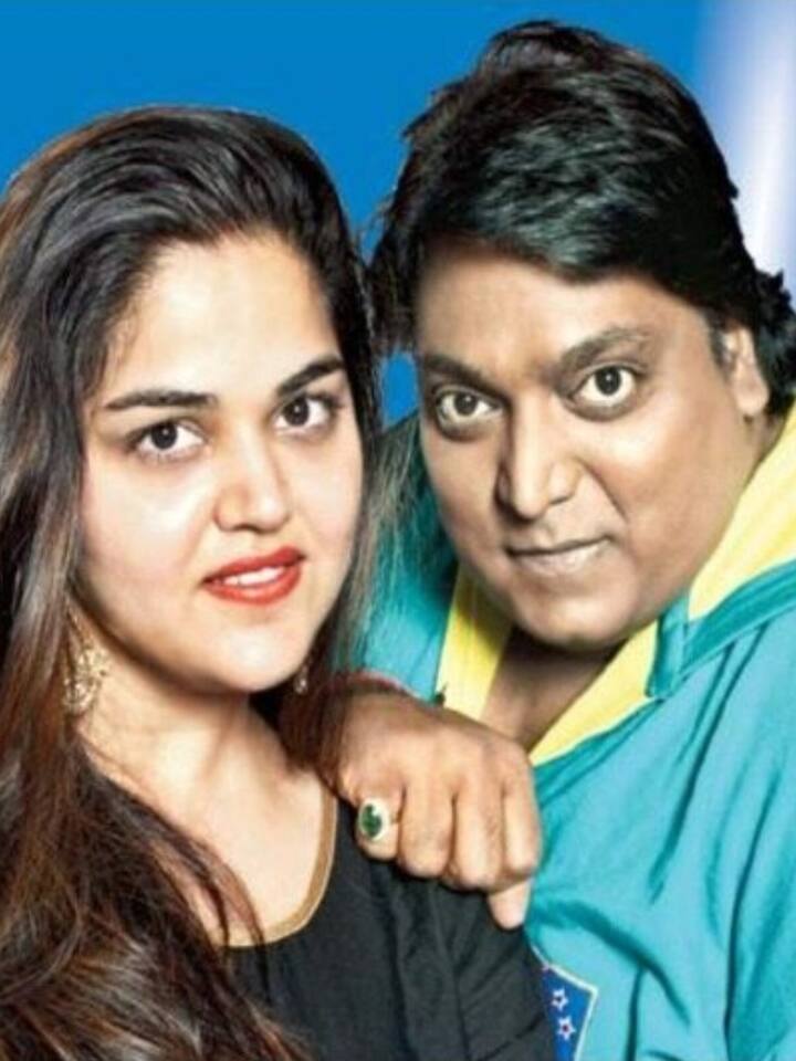 बॉलीवुड को अपने इशारों पर नचाने वाले गणेश आचार्य की पत्नी का नाम विधि आचार्य है, जिन्होंने फिल्म जगत में बतौर निर्देशक फिल्म 'हे ब्रो' से कदम रखा.