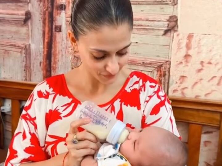 New mom Shilpa Saklani feeds her crying daughter with bottle  husband Apurva Agnihotri shares video of sweet moment कभी दूध पिलाती तो कभी नैपी चेंज करती नजर आईं Shilpa Saklani , अपूर्व ने शेयर किए स्वीट मोमेंट्स