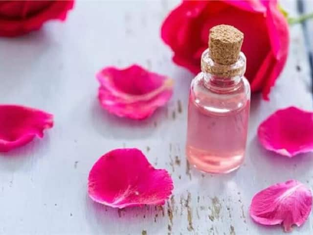 Rose water is the best eye drop for the eyes, just know this right rule of  pouring | आंखों के लिए बेहतरीन आई ड्रॉप है गुलाब जल, बस डालने का ये सही