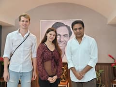 తెలంగాణ చేనేత కళావైభవం అద్భుతం- కేటీఆర్‌తో భేటీలో అమెరికన్ రీసెర్చ్ స్కాలర్ ప్రశంసలు