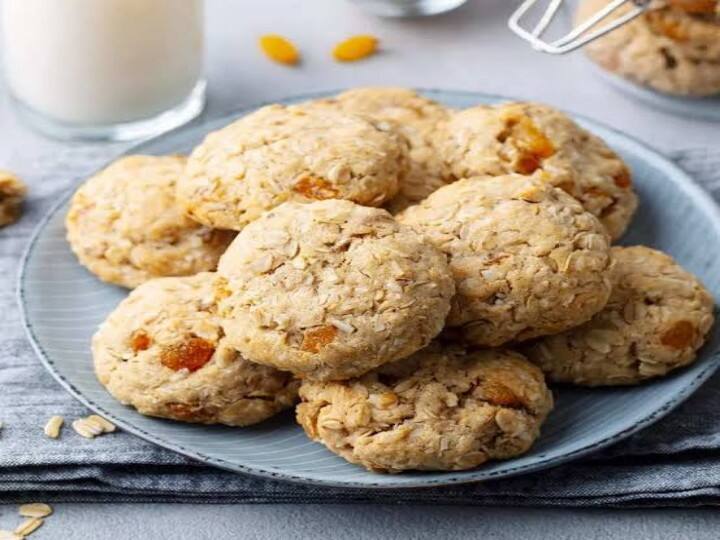 Make Nutty Cookies at home with this easy recipe Nutty Cookies: कुकीज खाने का हो रहा है मन, तो इस आसान रेसिपी से घर पर ही बनाएं नट्स से बना ये ​यम्मी स्नैक्स