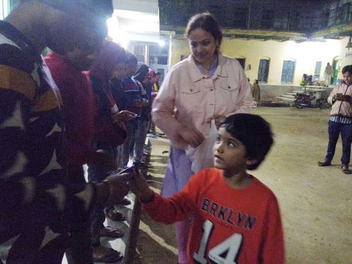 নিজেদের একমাত্র পুত্র আয়ুষ্মানের জন্মদিন পালন করলেন অসহায় শিশুদের সঙ্গে।