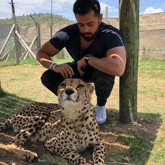 Bunty Sajdeh -Rhea Chakraborty: जानिए कौन हैं बंटी सजदेह, जिसे सुशांत की मौत के बाद डेट कर रही हैं रिया चक्रवर्ती