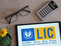 LIC WhatsApp Service: अब WhatsApp पर पता करें LIC पॉलिसी से जुड़ी हर जानकारी, ये स्टेप्स करें फॉलो