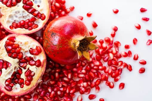 pomegranate health benefits pomegranate peel benefits know here Benefits of Pomegranate Peel : डाळिंबाच्या साल अत्यंत गुणकारी, फायदे जाणून तुम्हीही व्हाल चकित