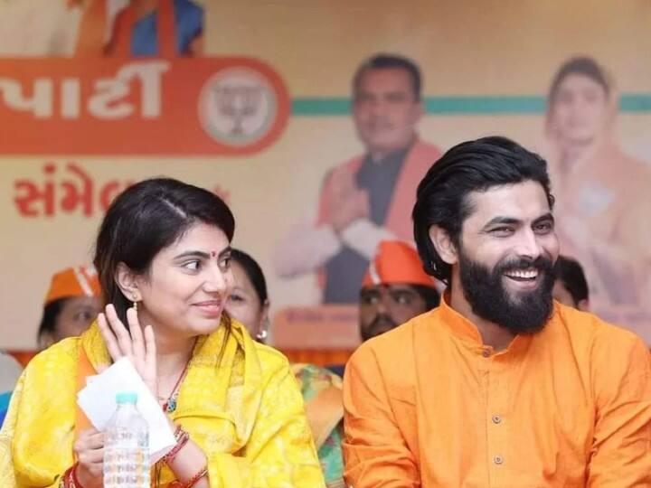 रिवाबा तीन साल पहले ही बीजेपी ज्वॉइन की थी. इससे पहले वह करणी सेना से भी जुड़ी रही हैं. इसके अलावा वह तमाम सामाजिक संगठनों से जुड़ी हुई हैं. जडेजा भी हमेशा से ही उनका सपोर्ट करते हुए नजर आते हैं. चुनावी प्रचार में भी उन्होंने अपनी पत्नी का खूब साथ दिया था.