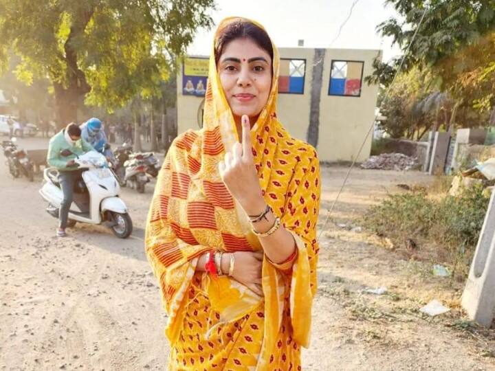 गुजरात विधानसभा चुनाव को लेकर मतदान के दिन भी रिवाबा जडेजा काफी सादगी भरे अंदाज में नजर आई थीं. उन्होंने कहा था कि उन्हें जामनगर की जनता पर भरोसा है.