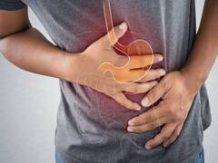 Health Tips: बार-बार भागना पड़ता है वॉशरूम, तो हो सकता है आंत का कैंसर दे रहा है सिग्नल, ऐसे पहचानें