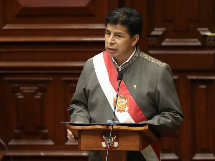 President Pedro Castillo removed as president vice president Dina Boluarte became new president in peru पेरू में राजनीतिक उथल-पुथल! विवादित एलान के बाद पद से हटाए गए राष्ट्रपति पेड्रो कैस्टिलो, महिला राष्ट्रपति को मिली कमान