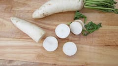 Radish: চুল, ত্বকের যত্ন থেকে ক্যান্সার প্রতিরোধ! একাধিক গুণে ভরপুর মুলো