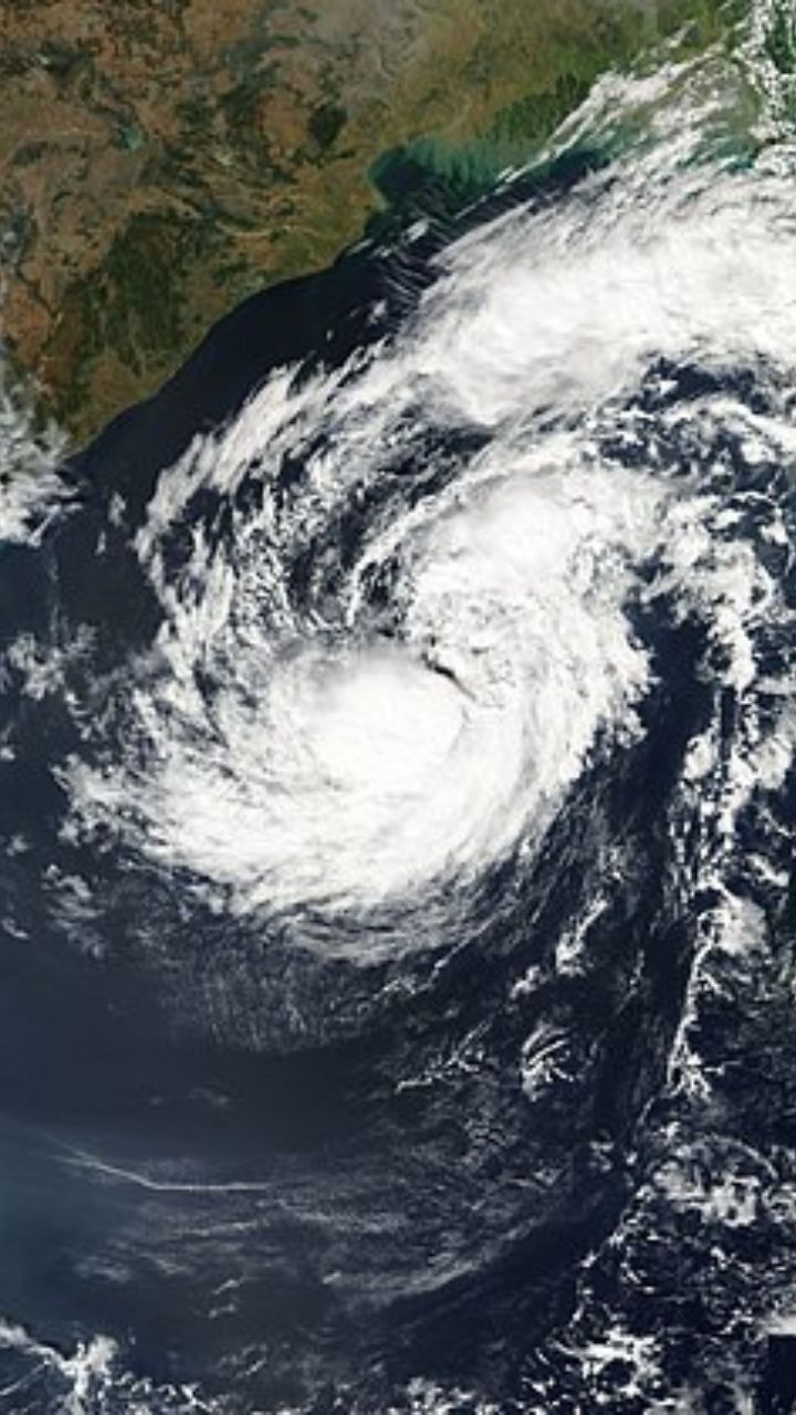 08. நீலம் புயல் - 2012