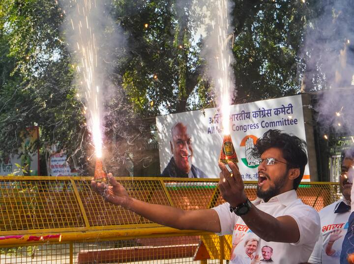 दिल्ली, मुंबईसह देशभरात काँग्रेसनं विजयी जल्लोष केला.