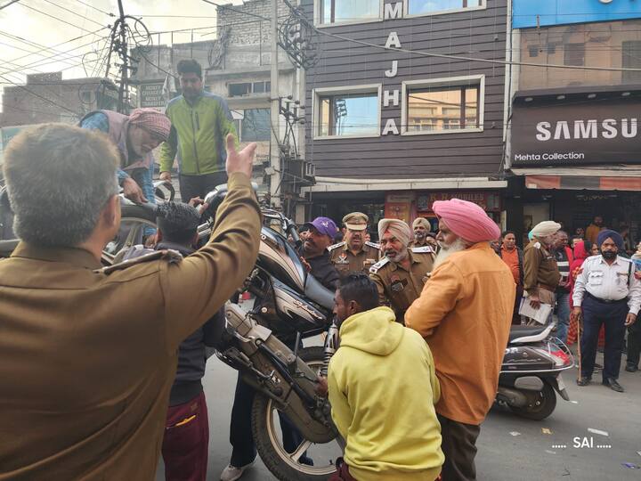 ਉਨ੍ਹਾਂ ਕਿਹਾ ਕਿ ਪੁਲਿਸ ਕਮਿਸ਼ਨਰ ਜਸਕਰਨ ਸਿੰਘ ਵੱਲੋਂ ਇਸ ਬਾਬਤ ਸਾਨੂੰ ਸਖਤ ਨਿਰਦੇਸ਼ ਦਿੱਤੇ ਗਏ ਹਨ ਜਿਨ੍ਹਾਂ ਦੀ ਪਾਲਣਾ ਕਰਦੇ ਹੋਏ ਅੰਮ੍ਰਿਤਸਰ ਸ਼ਹਿਰ ਦੀ ਟਰੈਫਿਕ ਵਿੱਚ ਵਿਆਪਕ ਸੁਧਾਰ ਕੀਤੇ ਜਾਣਗੇ।