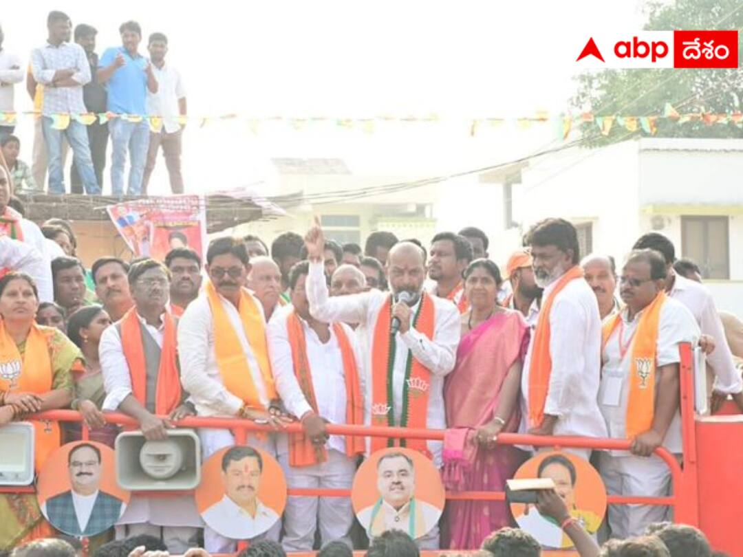 వ్యవసాయానికి 24 గంటల విద్యుత్ ఇస్తున్నట్టు నిరూపిస్తే రాజకీయ సన్యాసం తీసుకుంటా :బండి సంజయ్ Bandi Sanjay severely criticized CM KCR during the Praja Sangrama Padayatra in Karimnagar వ్యవసాయానికి 24 గంటల విద్యుత్ ఇస్తున్నట్టు నిరూపిస్తే రాజకీయ సన్యాసం తీసుకుంటా :బండి సంజయ్