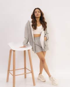 PHOTO: अनुष्का सेनचा विंटर लूक; पाहा लेटेस्ट फोटोशूट!