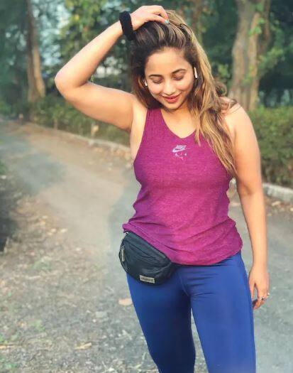 ਰਾਣੀ ਚੈਟਰਜੀ ਦੀ ਉੱਚ ਪ੍ਰੋਟੀਨ ਖੁਰਾਕ ਵਿੱਚ ਉਬਲੇ ਹੋਏ ਚਿਕਨ, ਅੰਡੇ ਦੀ ਸਫ਼ੈਦ, ਗਰਿੱਲ ਮੱਛੀ, ਪਾਲਕ, ਦਹੀਂ, ਸੋਇਆਬੀਨ ਸ਼ਾਮਲ ਹਨ।