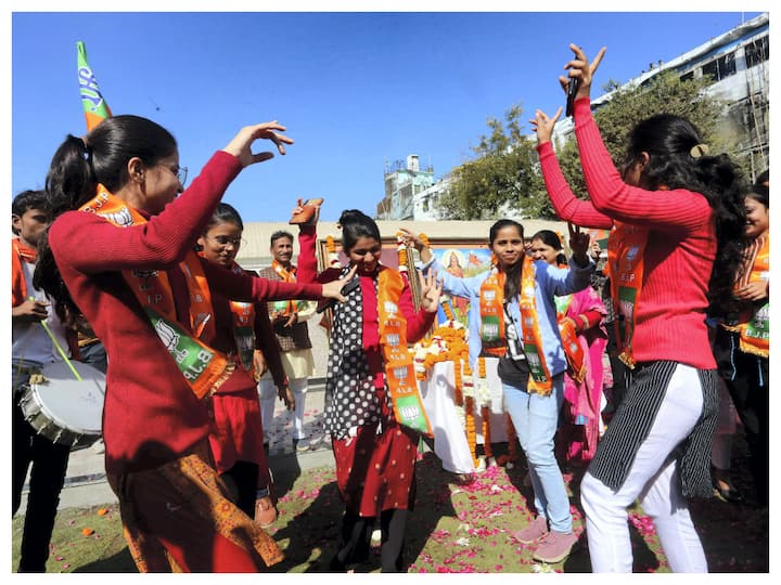 The counting of votes polled in the elections began at 8 am on Thursday amid tight security. The ruling BJP contested all the 182 seats in Gujarat.