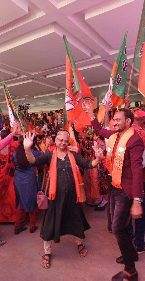 முன்னதாக எடுக்கப்பட்ட கருத்து கணிப்புகளில், பாஜகவே வெற்றி பெரும் என கணிக்கப்பட்டிருந்தது குறிப்பிடத்தக்கது