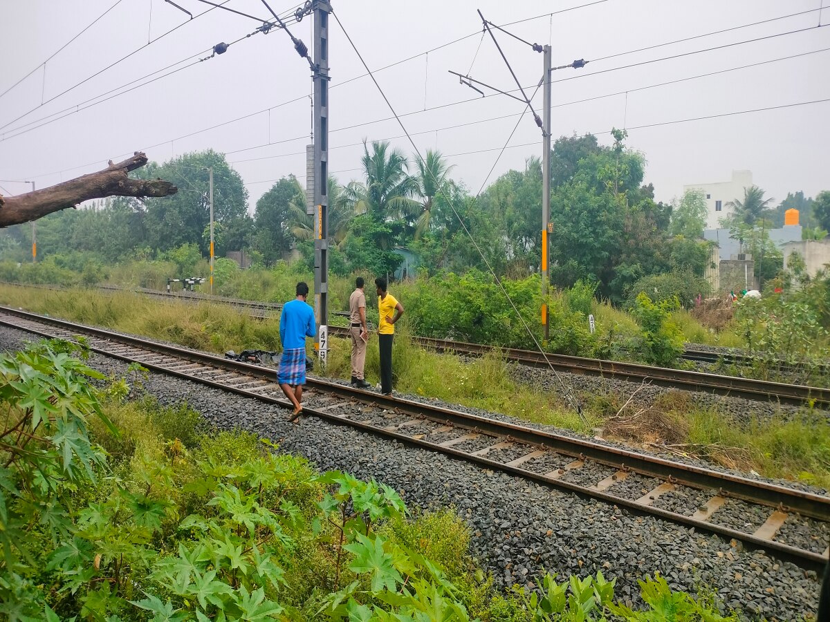 சென்னை அருகே ரயிலில் அடிபட்டு காதல் ஜோடிகள் மரணம் -  தற்கொலையா என போலீஸ் விசாரணை