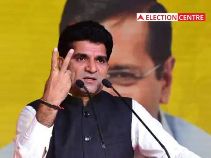 Gujarat Election Results 2022 Khambhalia Assembly Seat Update of aap cm candidate Isudan Gadhvi गुजरात में बुरी तरह हार रही AAP! क्या अपनी सीट बचाने में सफल रहेंगे CM उम्मीदवार इसुदान गढ़वी? जानें क्या है खंभालिया विधानसभा सीट का हाल