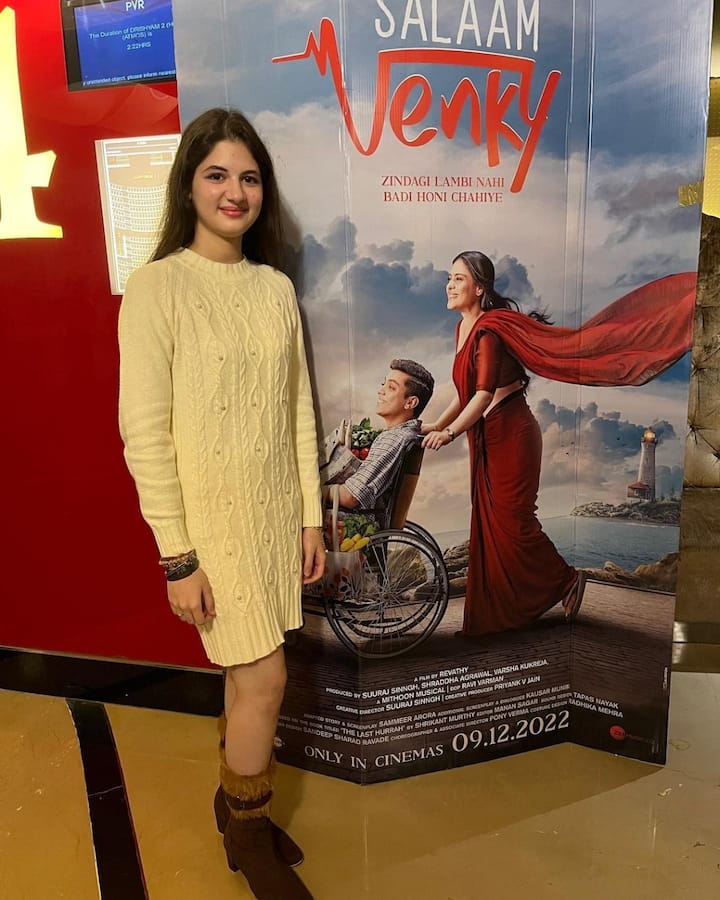 Harshaali looked all set to beat the winter blues, dressed in a beige sweater dress. She paired her outfit with brown fur boots.