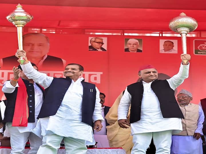 Shivpal Singh Yadav Joins Back SP As Party Set To Win Mainpuri Lok Sabha Seat, Check Details Shivpal Singh Yadav: కలిసిపోయిన బాబాయ్- అబ్బాయ్- ఇక సమాజ్‌వాదీ పార్టీకి బూస్ట్