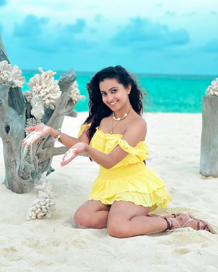 సోషల్ మీడియాలో యాక్టీవ్ గా ఉంటుంది.Photo Credit@Deepika Pilli/instagram