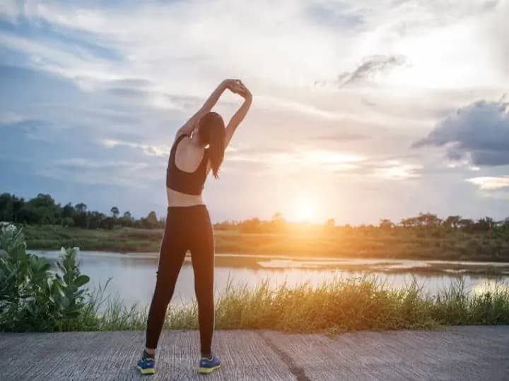 health tips morning workout reduces risk of heart attack and stroke know benefits marathi news Health Tips : सकाळच्या वर्कआउटमुळे हृदयविकाराचा झटका आणि स्ट्रोकचा धोका कमी होतो; कधी आणि कसा व्यायाम कराल? येथे वाचा