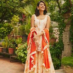 Niharika Konidela: క్యూట్ లుక్స్ తో మెస్మరైజ్ చేస్తున్న మెగా డాటర్ నిహారిక