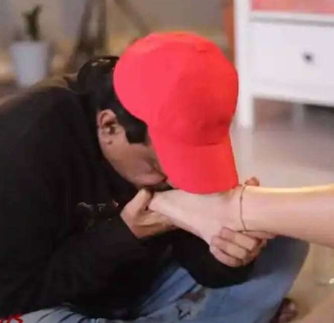 ਰਾਮੂ ਜਲਦ ਹੀ ਆਪਣੀ ਫਿਲਮ ਡੇਂਜਰਸ ਲੈ ਕੇ ਆ ਰਹੇ ਹਨ। ਉਹ ਅਕਸਰ ਆਪਣੀ ਵਿਵਾਦਿਤ ਫਿਲਮ ਨੂੰ ਲੈ ਕੇ ਸੁਰਖੀਆਂ 'ਚ ਰਹੇ ਹਨ। ਹੁਣ ਉਸ ਦੇ ਨਾਲ ਇਸ ਫਿਲਮ ਦੀ ਲੀਡ ਅਦਾਕਾਰਾ ਵੀ ਸੁਰਖੀਆਂ 'ਚ ਹੈ।