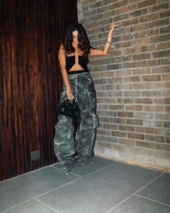 PHOTO: शिबानी दांडेकरच्या क्लासी अदा; चाहते झाले फिदा!